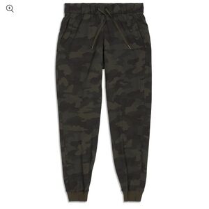 Lululemon joggers size two great condition army fatiguee pattern
